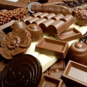 «Шоколаду кожен рад , весь світ любить шоколад»